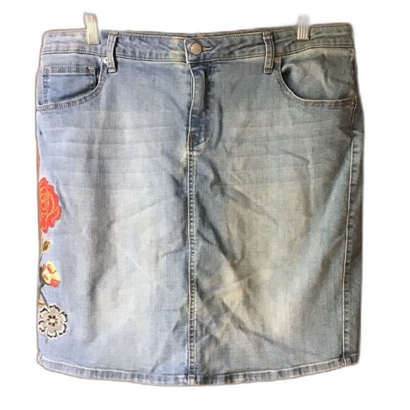 Westport Dresses & Skirts - Westport Faded Blue Denim Skirt Size 16 Embroidered Floral Coastal Cowgirl